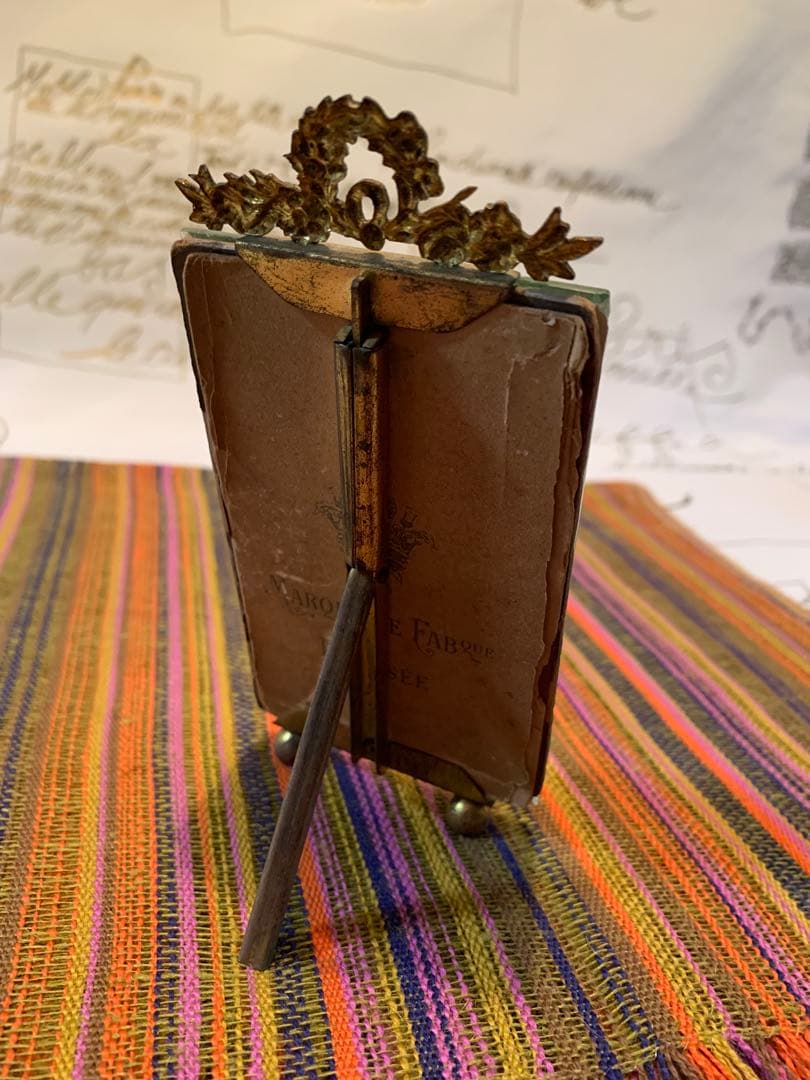 フランス製　アンティークの真鍮リボン細工が素敵な写真立て！写真も可愛いです！