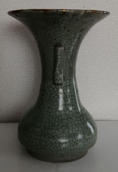 青磁　耳付花瓶