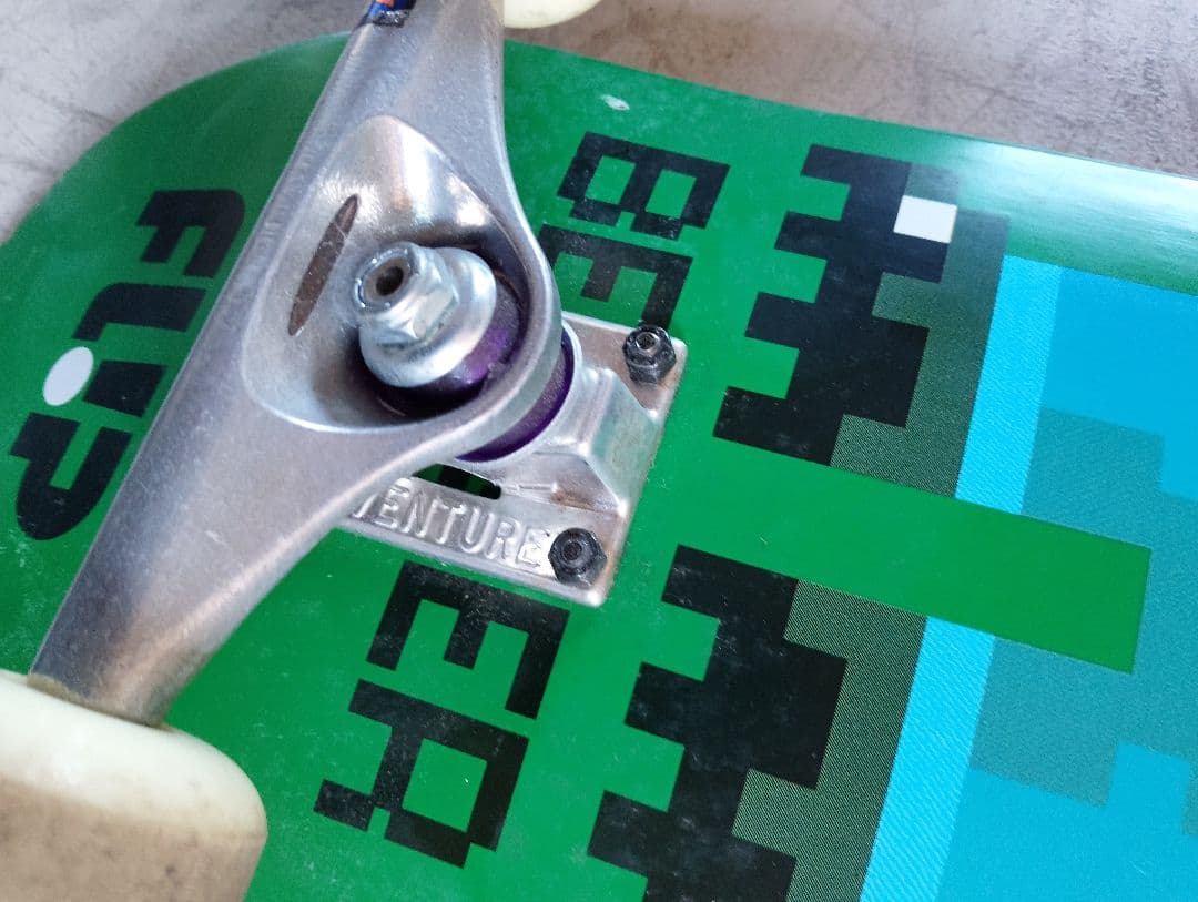 最終値下げ！flip　スケートボード　ベンチャートラック