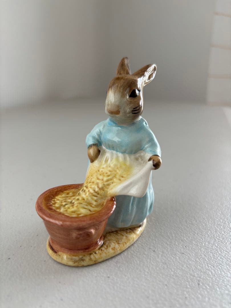 稀少品、Beswick社　ピーターラビットのフィグリン　4体まとめて！