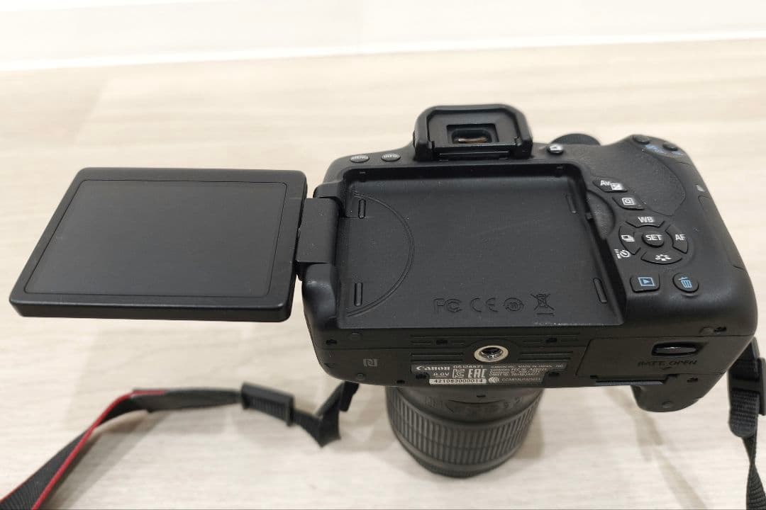 Canon EOS Kiss X8i デジタル一眼レフカメラ レンズキット