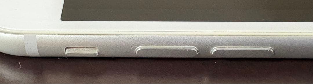 【匿名配送込】iPhone 8 64GB SIMフリー 箱ケーブル充電器付属