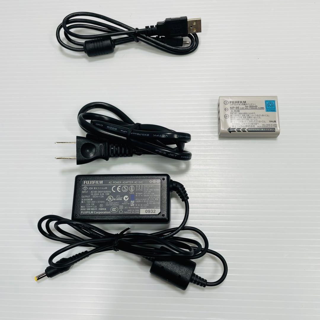 FUJIFILM 3D W1 フジフイルム 3Dデジタルカメラ