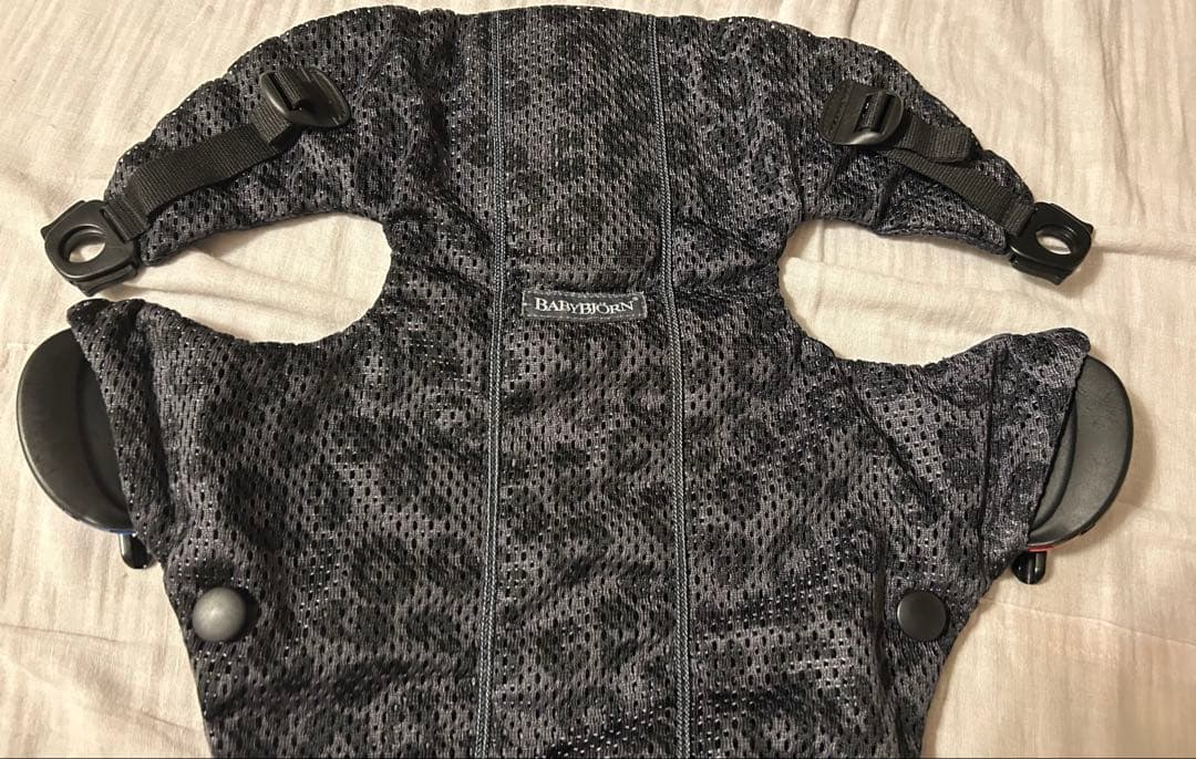 ベビービョルン　抱っこ紐　ベビーキャリアミニ　ヒョウ柄