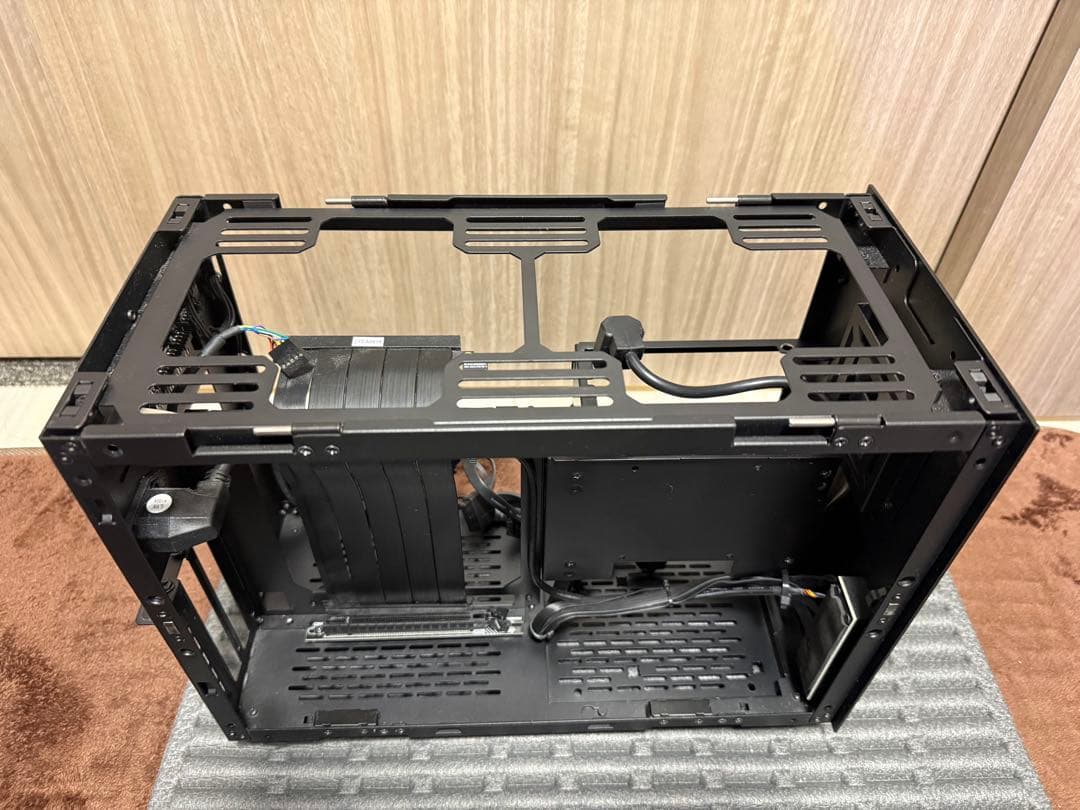 LIAN LI Q58 pcケース　リアンリ　Mini-ITX