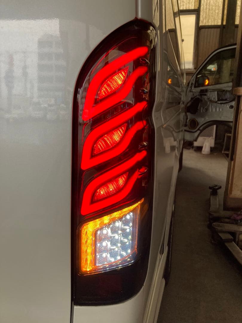 Dazz Followers ダズフェローズ　テールランプ　LED　ハイエース