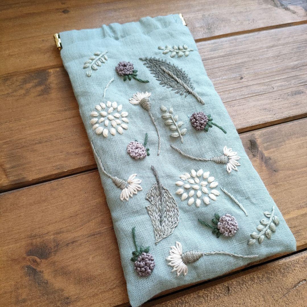 【リネン刺繍　kako☆ページ】クッションカバー　メガネケース