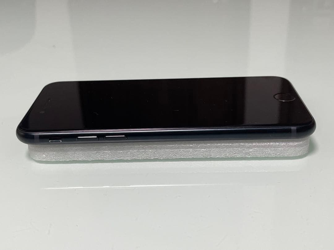 iPhone SE 第3世代 64GB ミッドナイト バッテリー100%