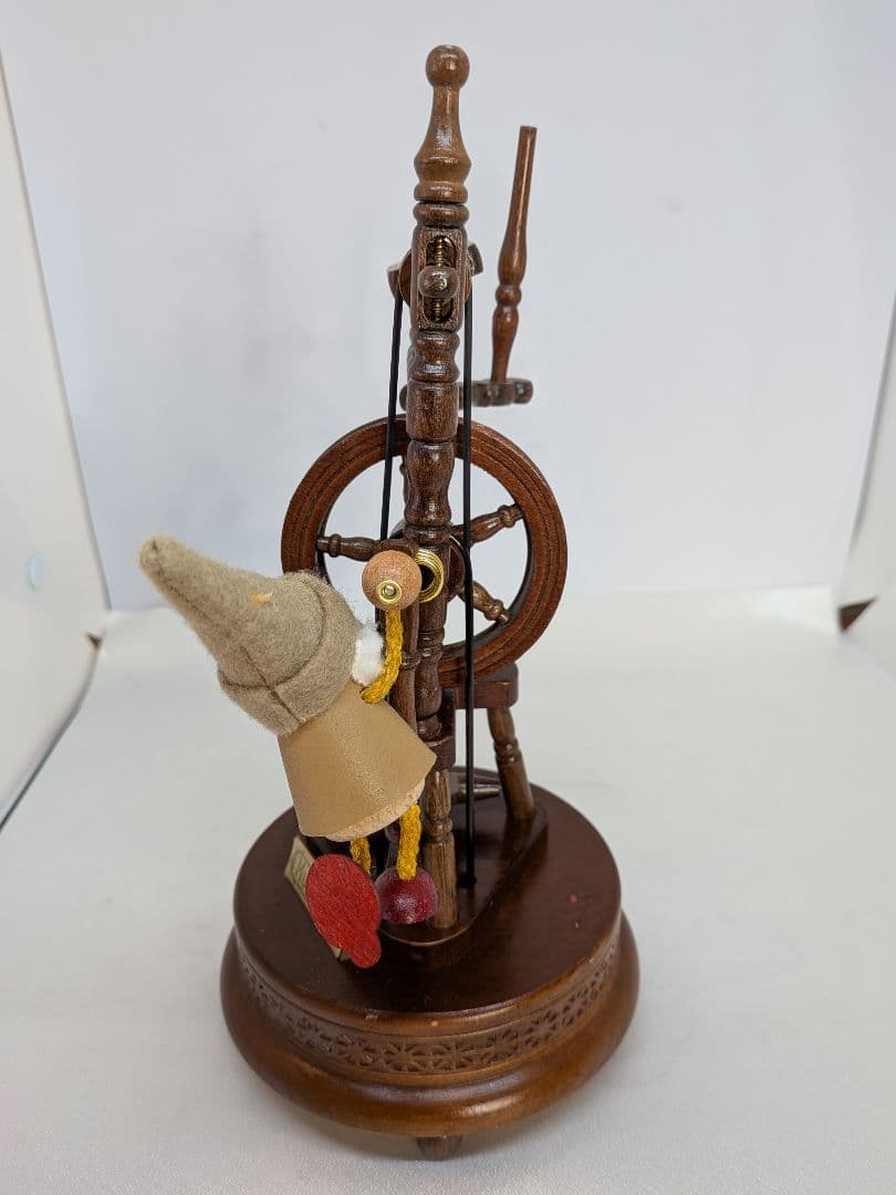 ☆b745、木製からくり人形オルゴール糸車 オルゴール からくり 木製