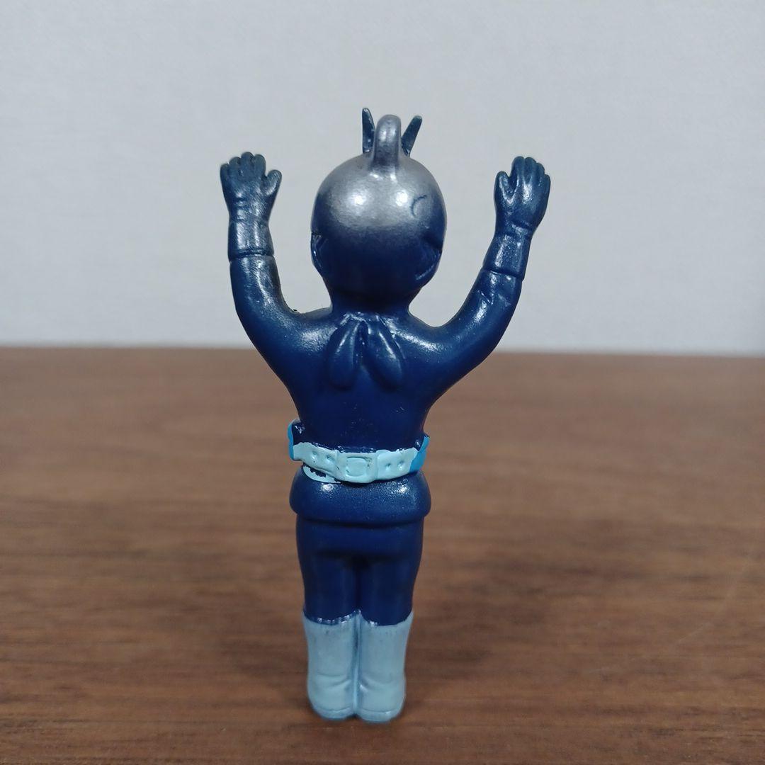 無版権　パチモノ　「仮面ライダー」風ペンダント・トップ　ミニソフビフィギュア