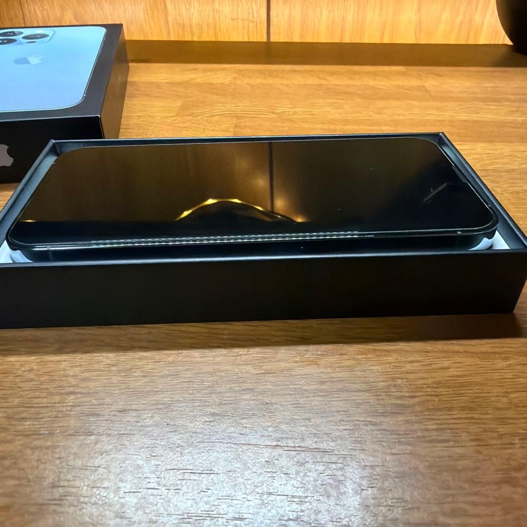 【人気機種】SIMフリー iPhone 13 Pro シエラブルー256gb