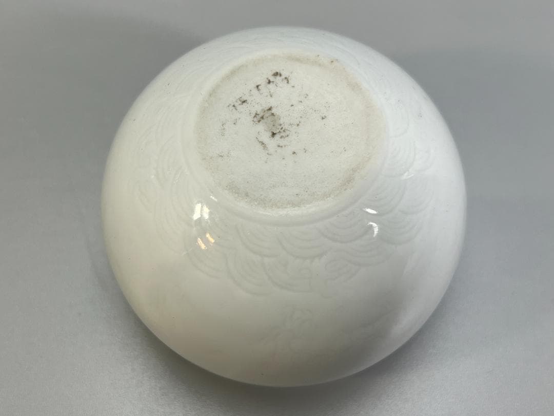 中国美術 白釉暗刻雙龍紋小罐 白磁小壺 高6cm