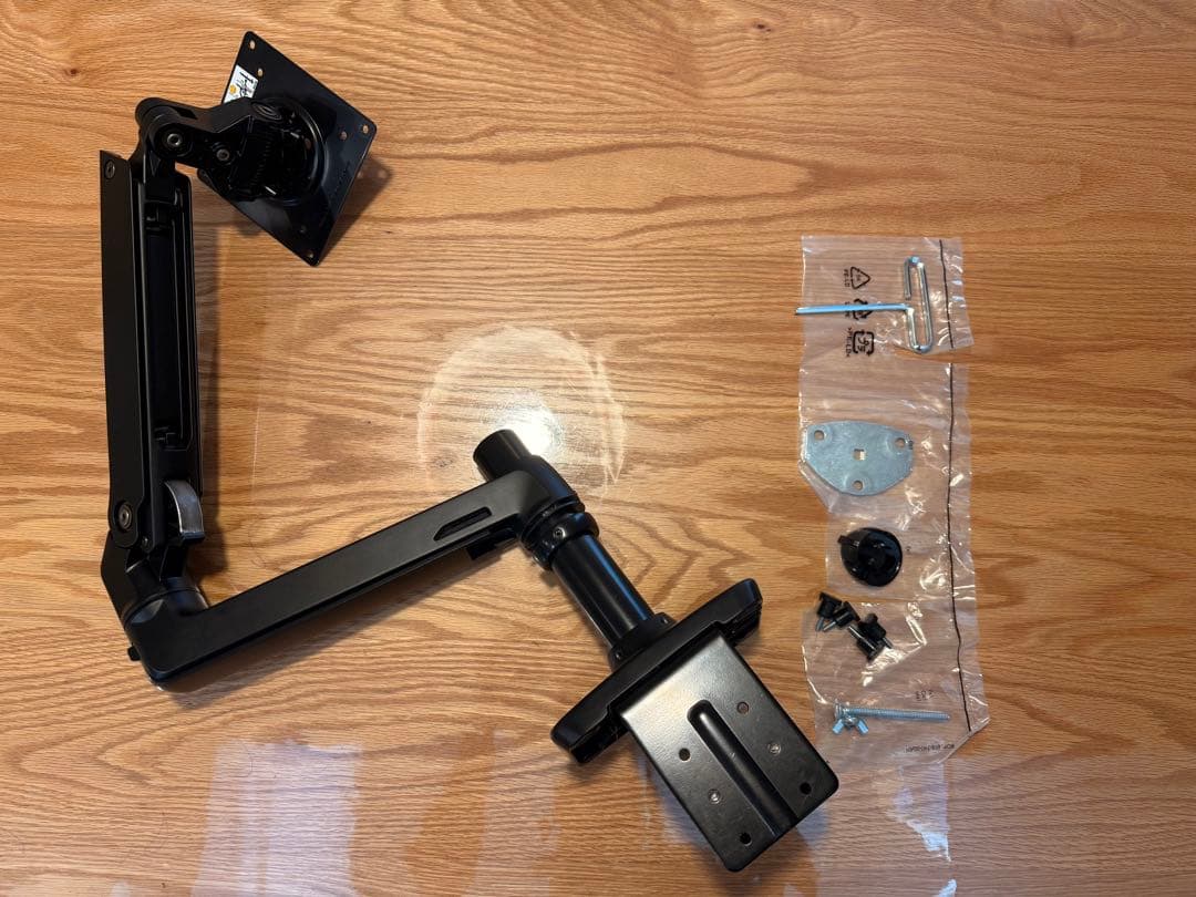 【美品】Amazonベーシック モニターアーム シングル-ディスプレイタイプ