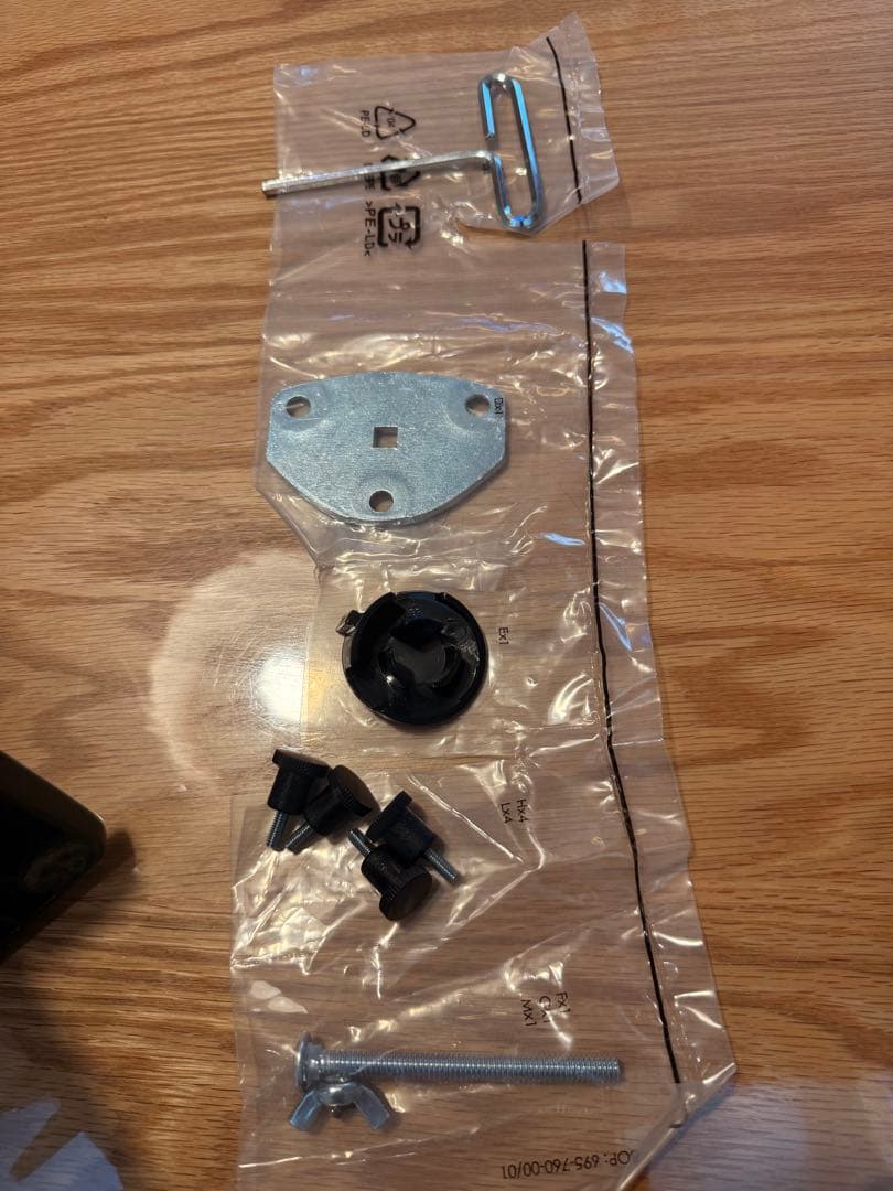 【美品】Amazonベーシック モニターアーム シングル-ディスプレイタイプ