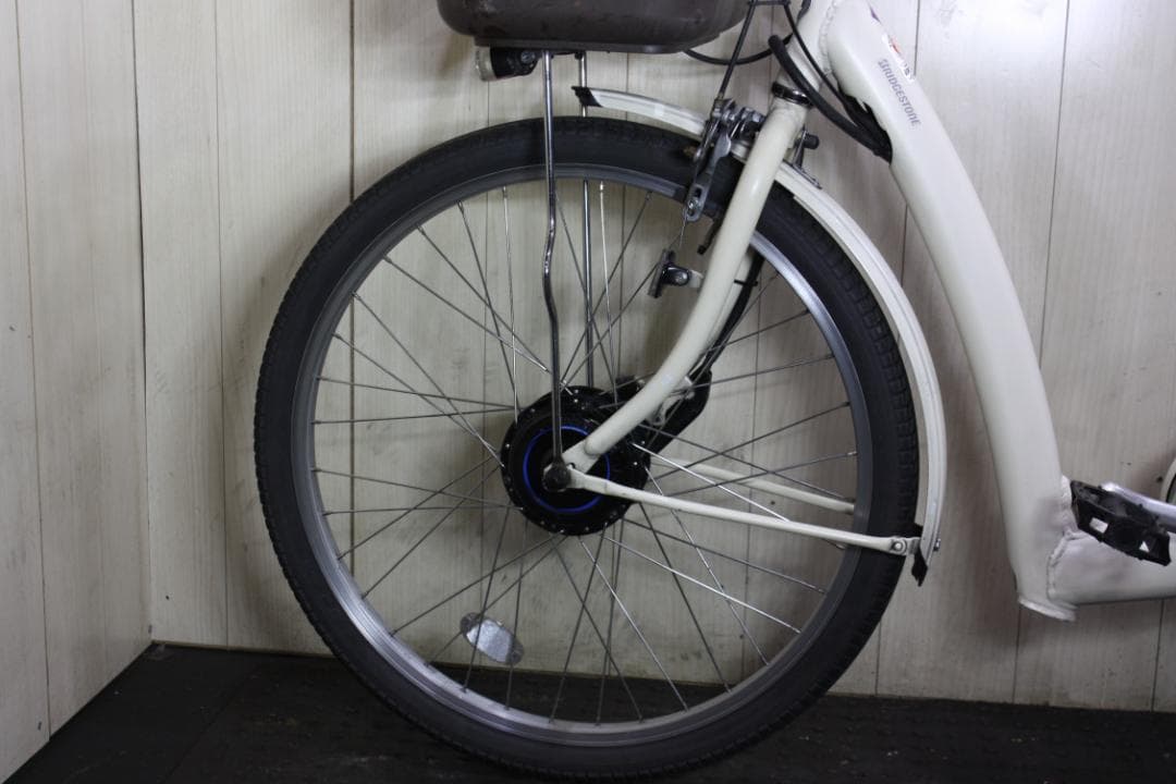 ホワイト 電動アシスト自転車 前カゴ付き