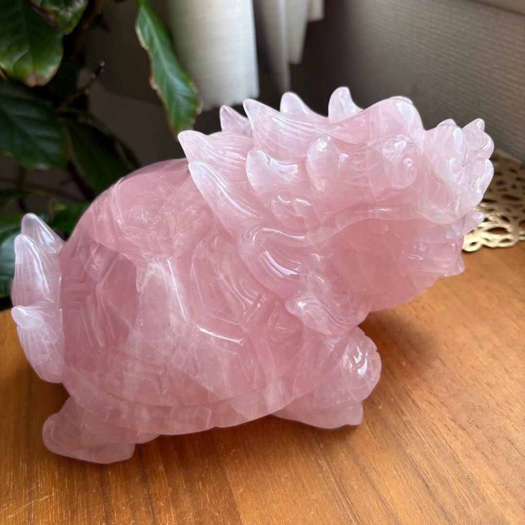 大型 高品質 マダガスカル産ローズクォーツ 龍亀（ロングイ） 置物2.45kg