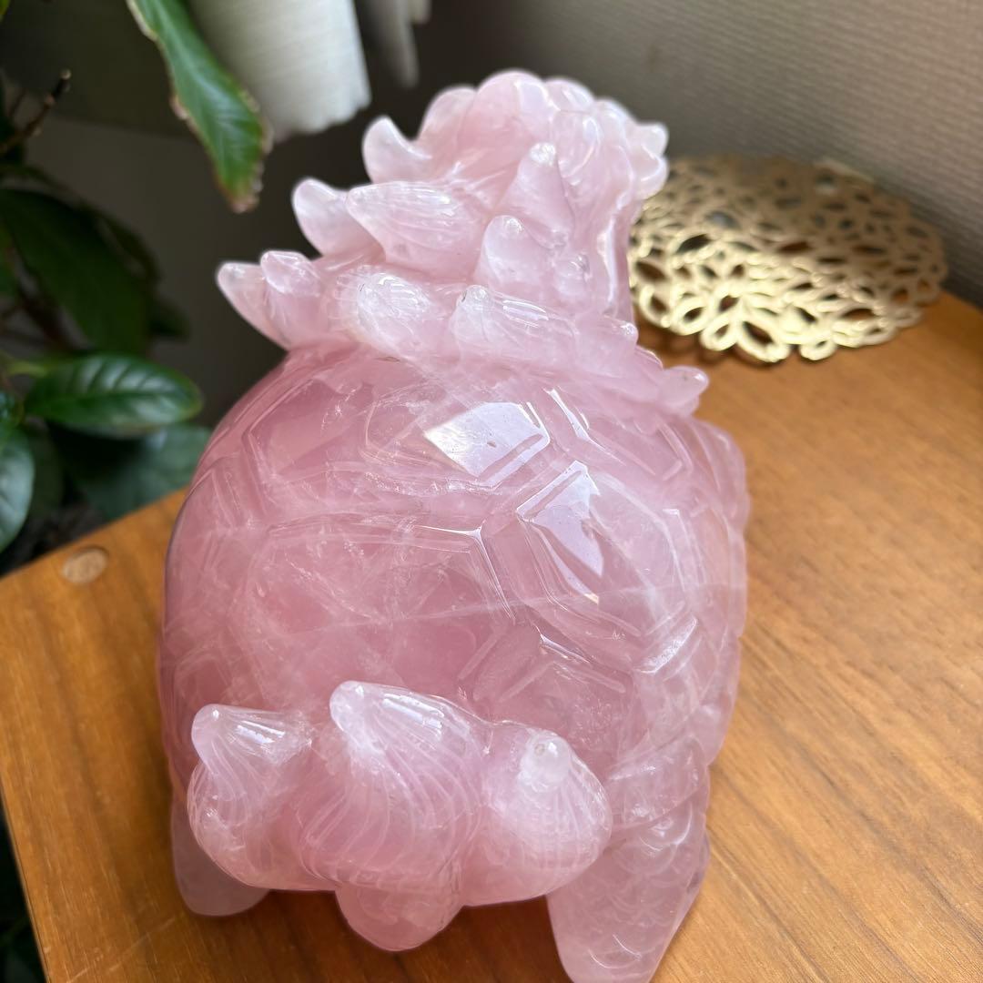 大型 高品質 マダガスカル産ローズクォーツ 龍亀（ロングイ） 置物2.45kg