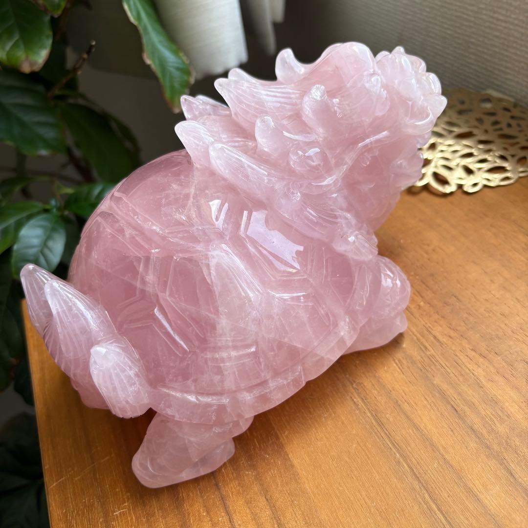 大型 高品質 マダガスカル産ローズクォーツ 龍亀（ロングイ） 置物2.45kg