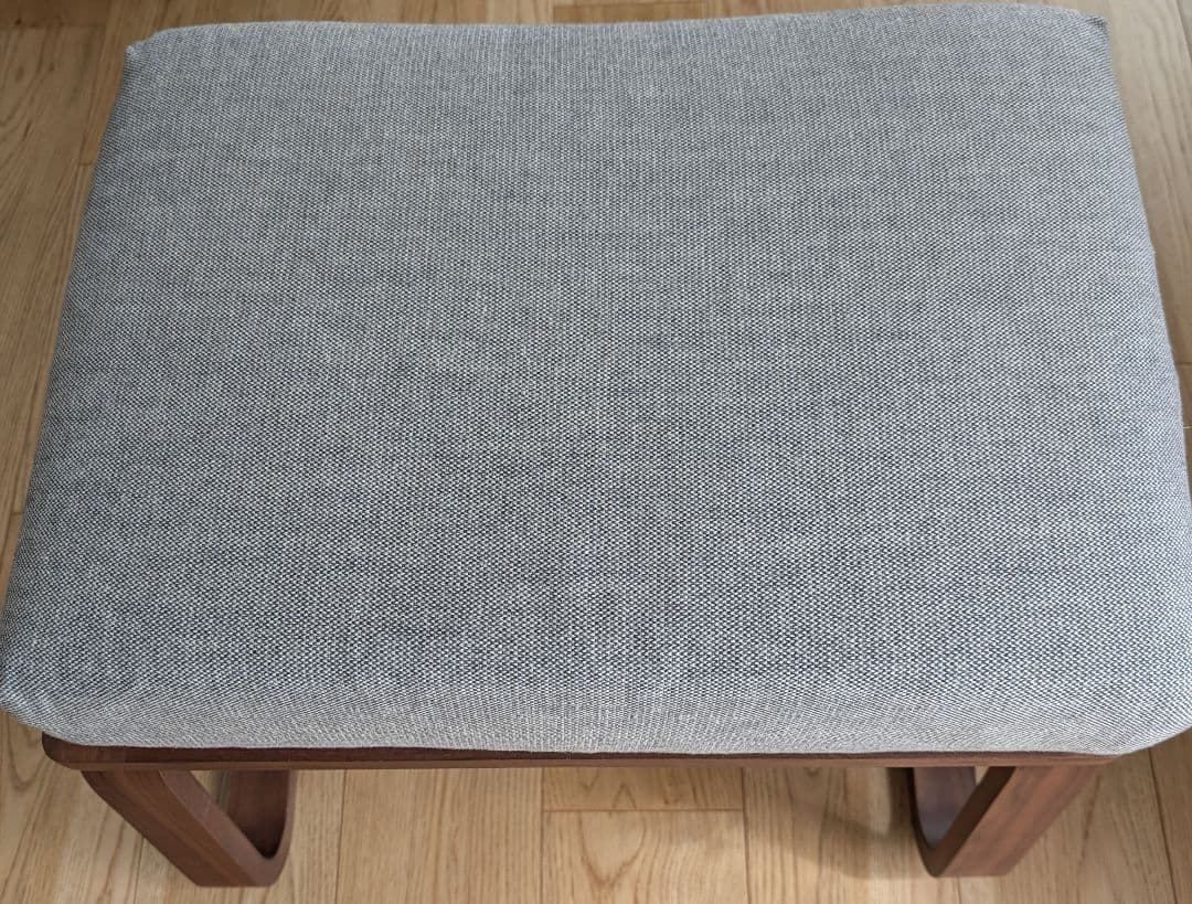 無印良品 リビングでもダイニングでもつかえる オットマン ライトグレー ×１脚①