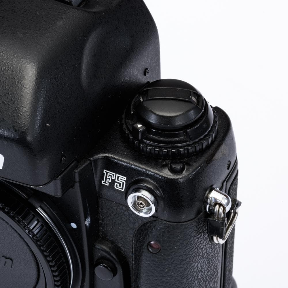 Nikon　F5　一眼レフ　フィルムカメラ　巻き上げ動作確認済み　防湿庫保管品