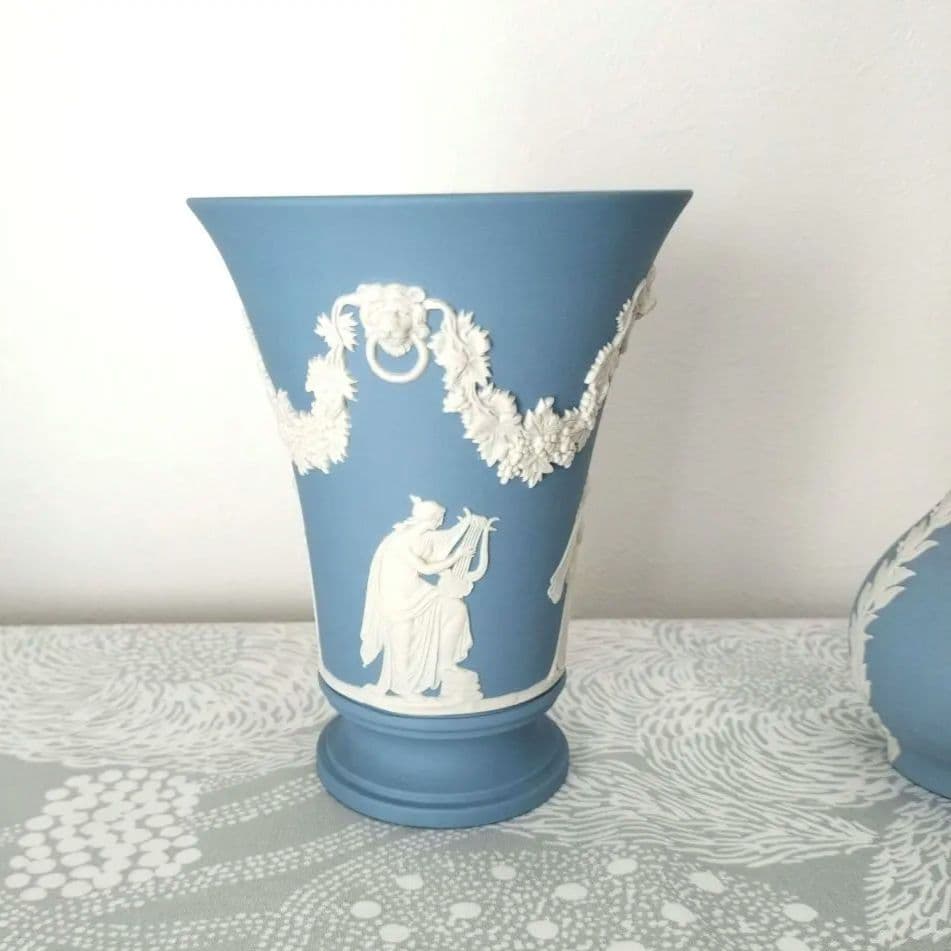 ウェッジウッド ジャスパーウェア花瓶 ペールブルー２点