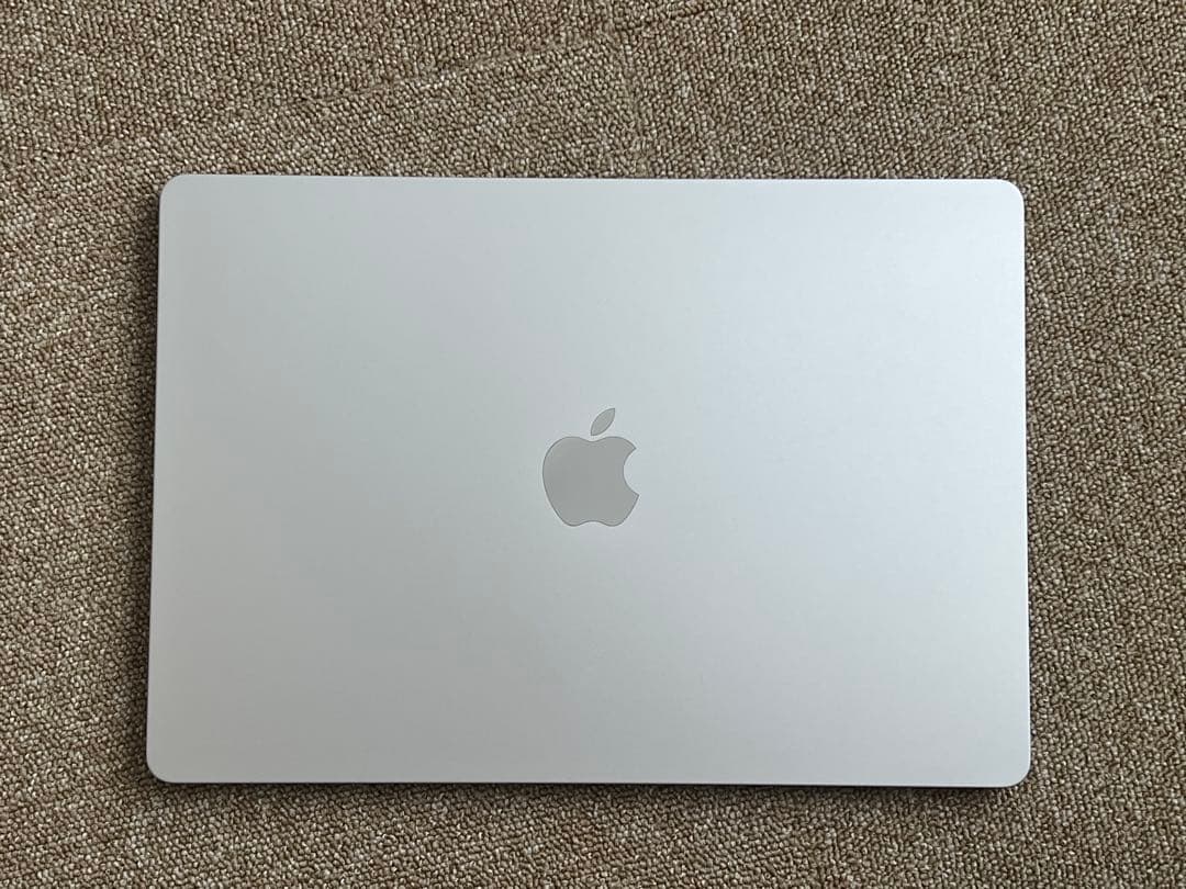 Apple MacBook Air 15インチ　本体 シルバー　M2チップ