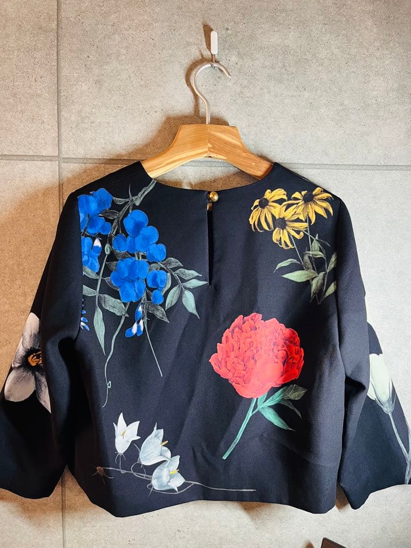 希少 即完売 AMERI アメリ ビンテージ　アマンダ花柄トップス