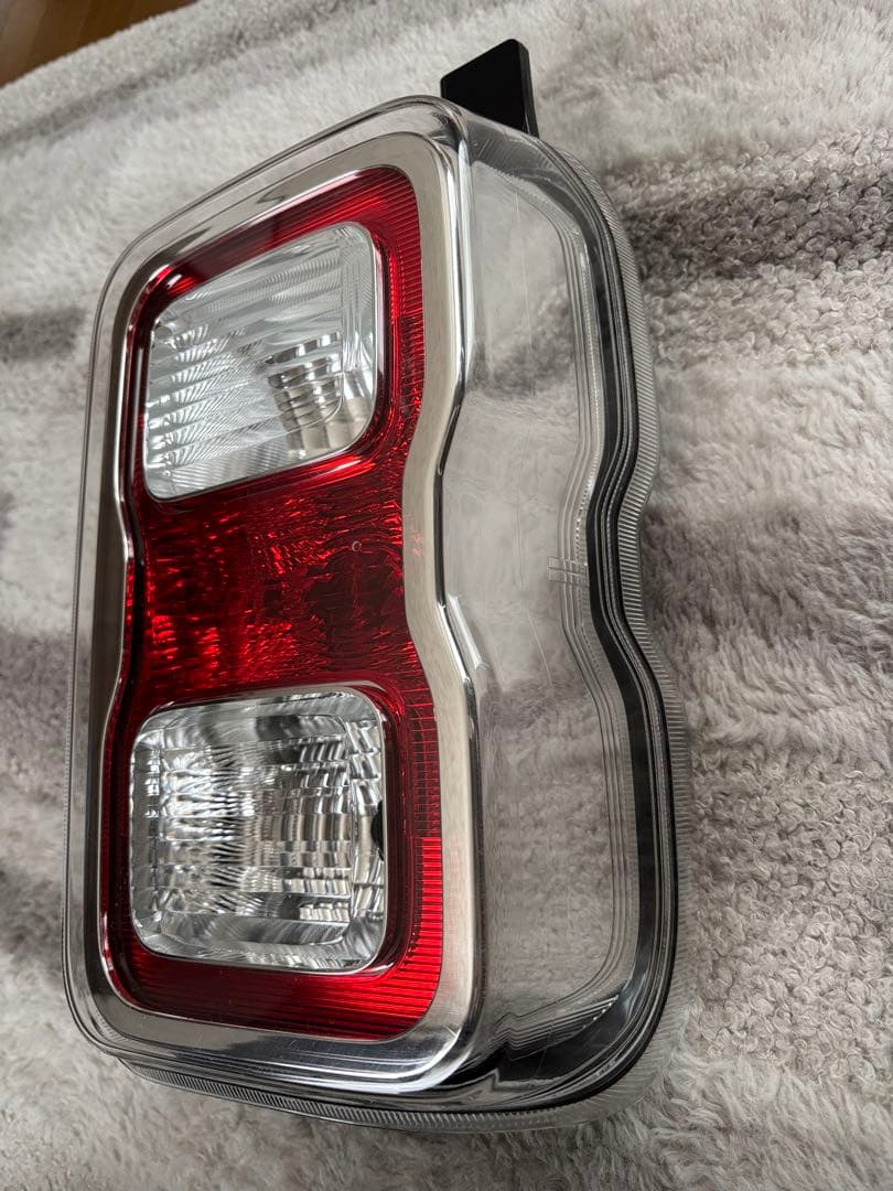 ハスラー 右テールランプ