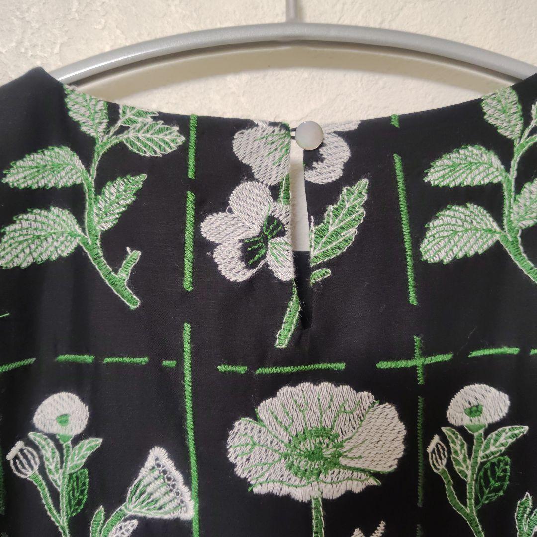 ビュルデサボン　花切手の刺繍フレアーワンピース