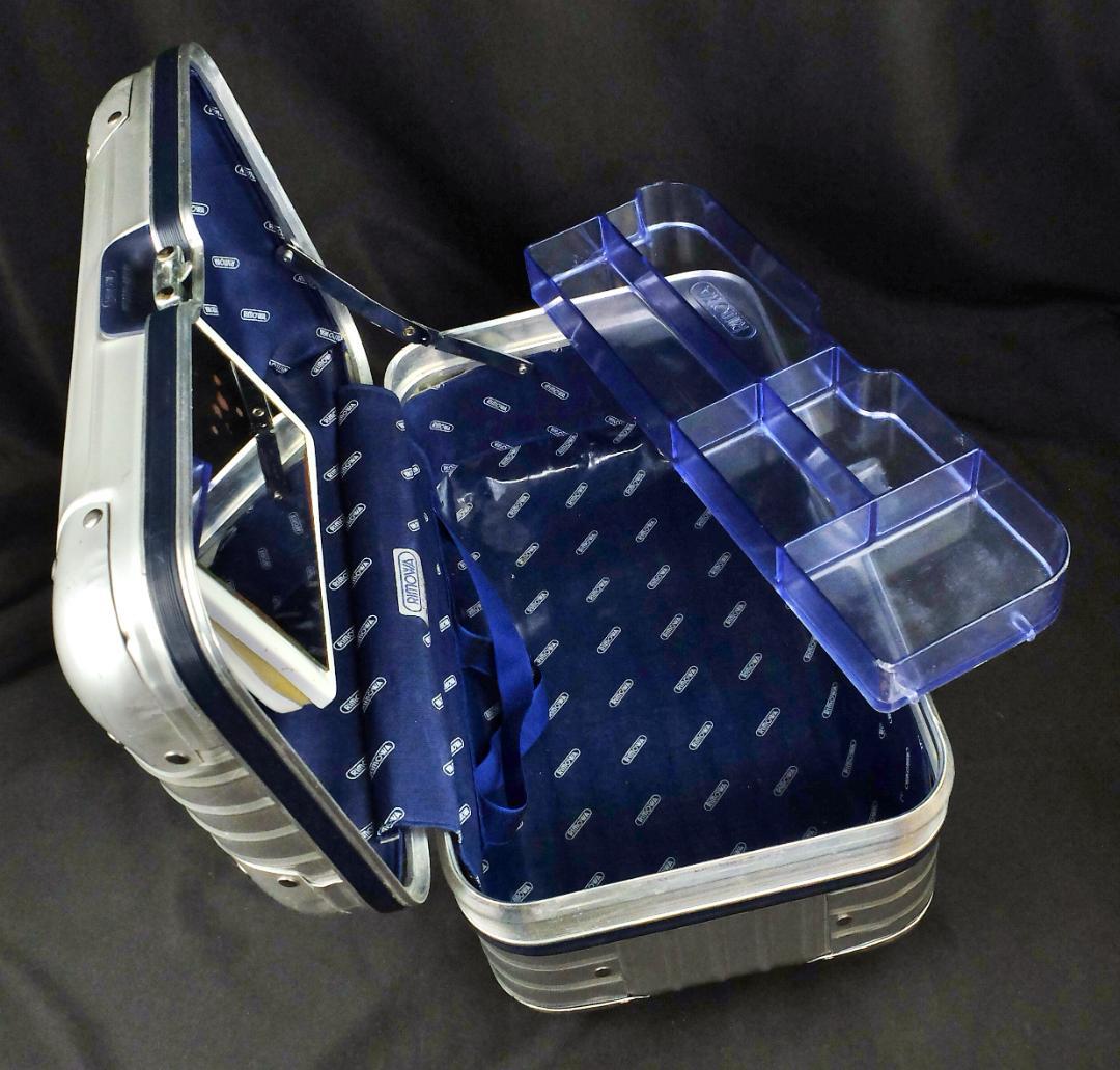 リモワ　廃盤924.38『シルバーインテグラル』アルミ・ビューティケース19L