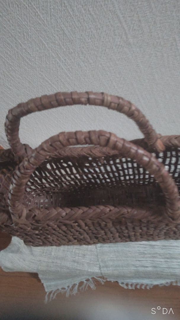 古い山葡萄の籠