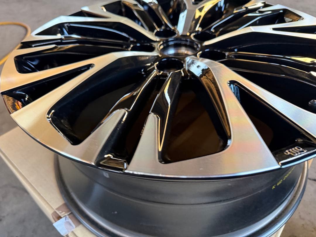 キョウヘイヤリスクロス　純正18インチ ガリキズ無　美品　使用少