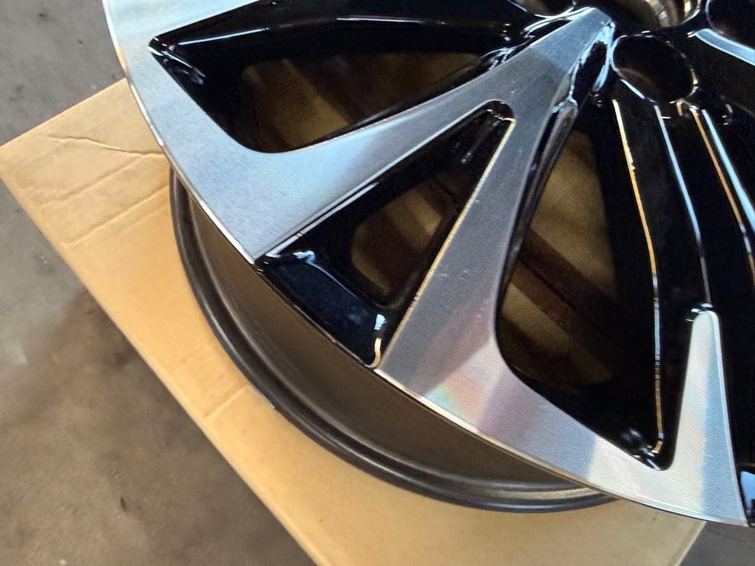 キョウヘイヤリスクロス　純正18インチ ガリキズ無　美品　使用少