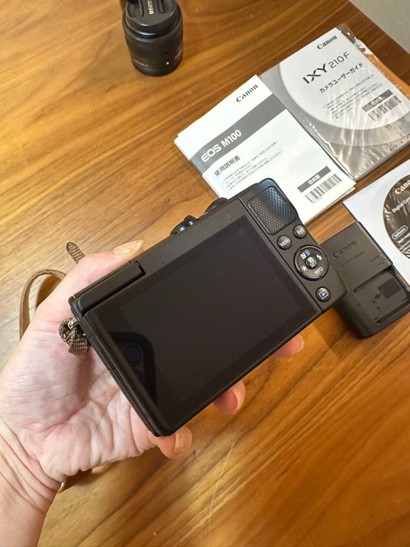 【美品】Canon EOS M100 ミラーレス一眼