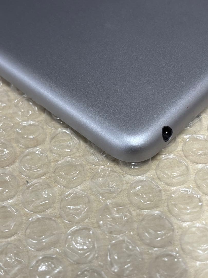 iPad 第6世代　A1893　Wi-Fiモデル　スペ－スグレイ　32GB