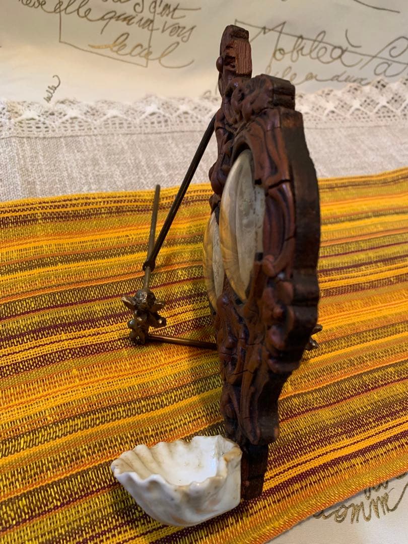 フランス製　アンティークのレアなメダイヨンのガラスドームが2個付いてます！繊細！