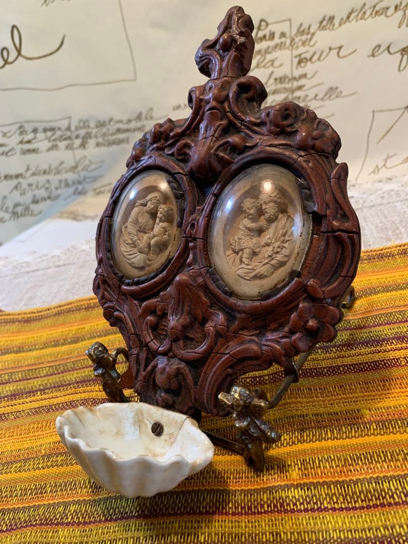 フランス製　アンティークのレアなメダイヨンのガラスドームが2個付いてます！繊細！