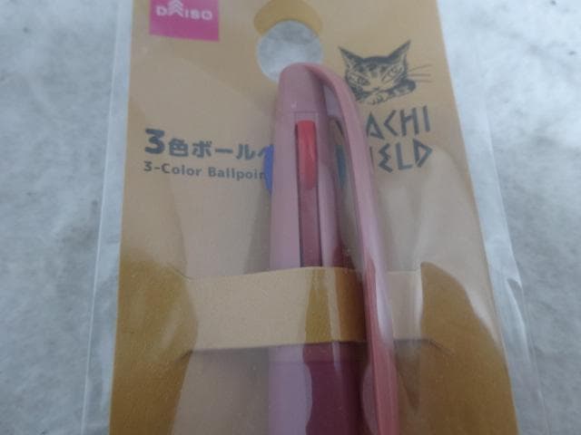 新品　３色ボールペン　うでぐみ　ピンク　赤　青　黒　わちふぃーるど　ダヤン　猫