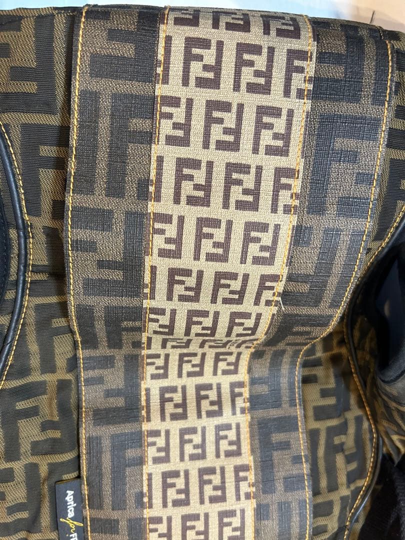 FENDI×アップリカ抱っこ紐　箱、取説付き