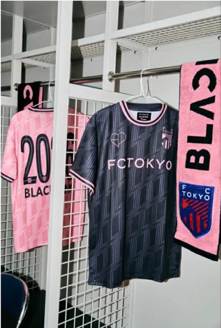 FC東京 × BLACKPINK コンフィットTシャツ　ピンク