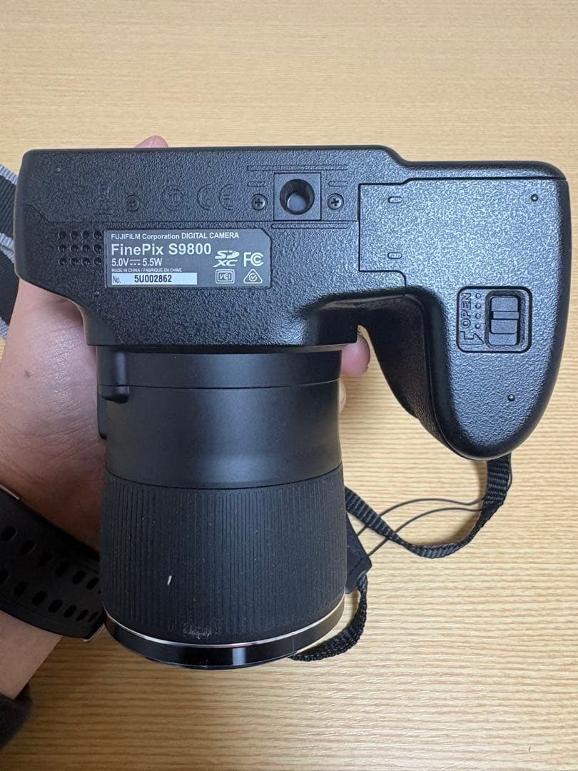 FUJIFILM FinePix S9800 本体と付属品