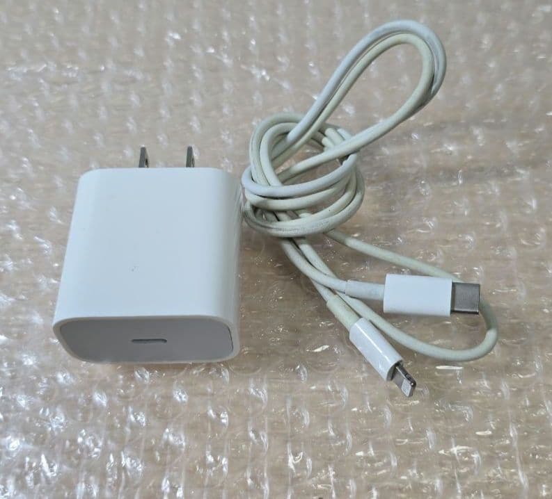 ゴ*読様 美品■iPad 8◼️電池極良品◼️純正アダプター充電ケーブル付属