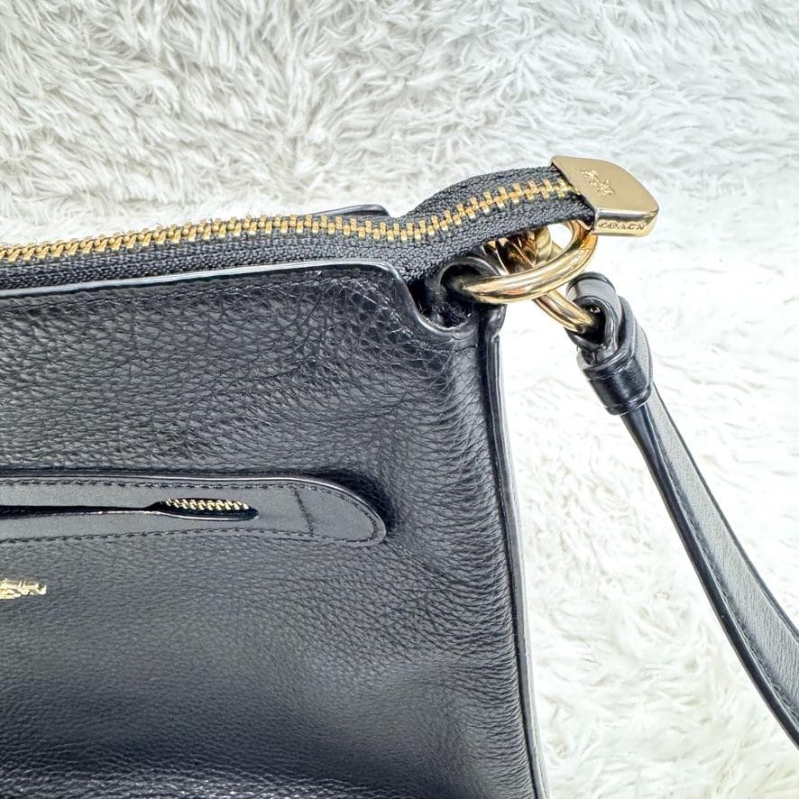 【美品】　コーチ F34823 バッグ ショルダーバッグ 黒 coach 肩掛け
