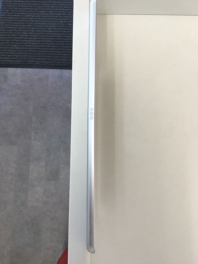 Apple iPad 第８世代 32G シルバー