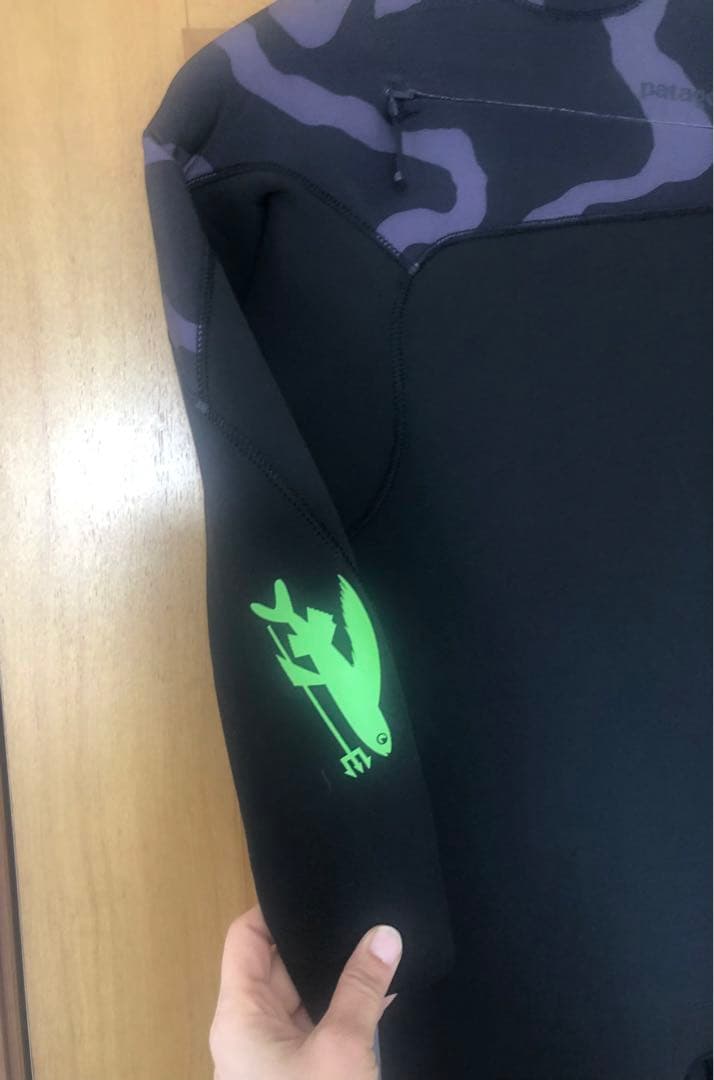 パタゴニア　キッズサイズ14　フルスーツ ブラック 迷彩柄