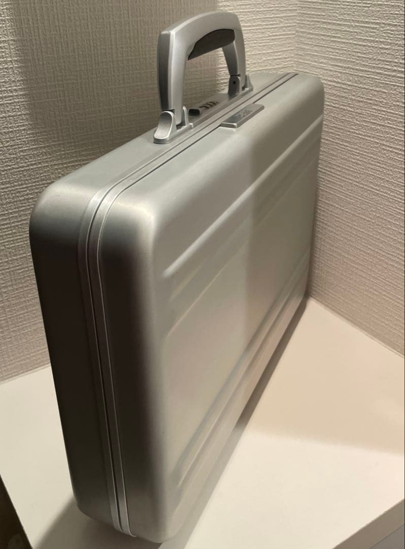 ZERO/ゼロハリバートン/アタッシュケース/美品/リモア/ジェラルミン