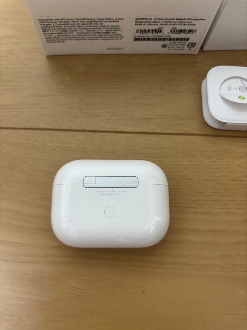 Apple AirPods Pro 未使用品（充電ケース、ケーブル）
