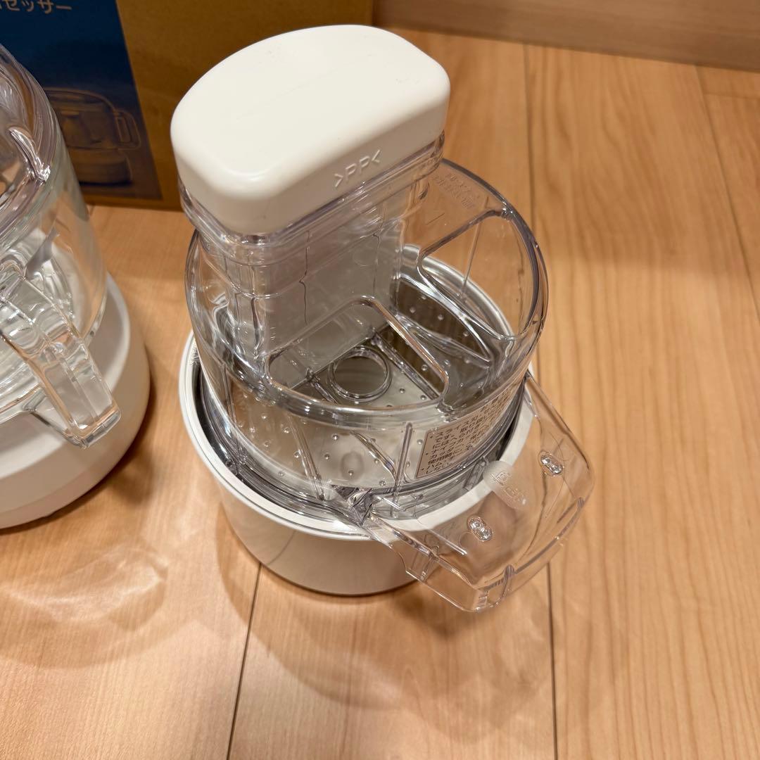 【美品】Panasonicフードプロセッサー MK-K82-W ホワイト調理家電