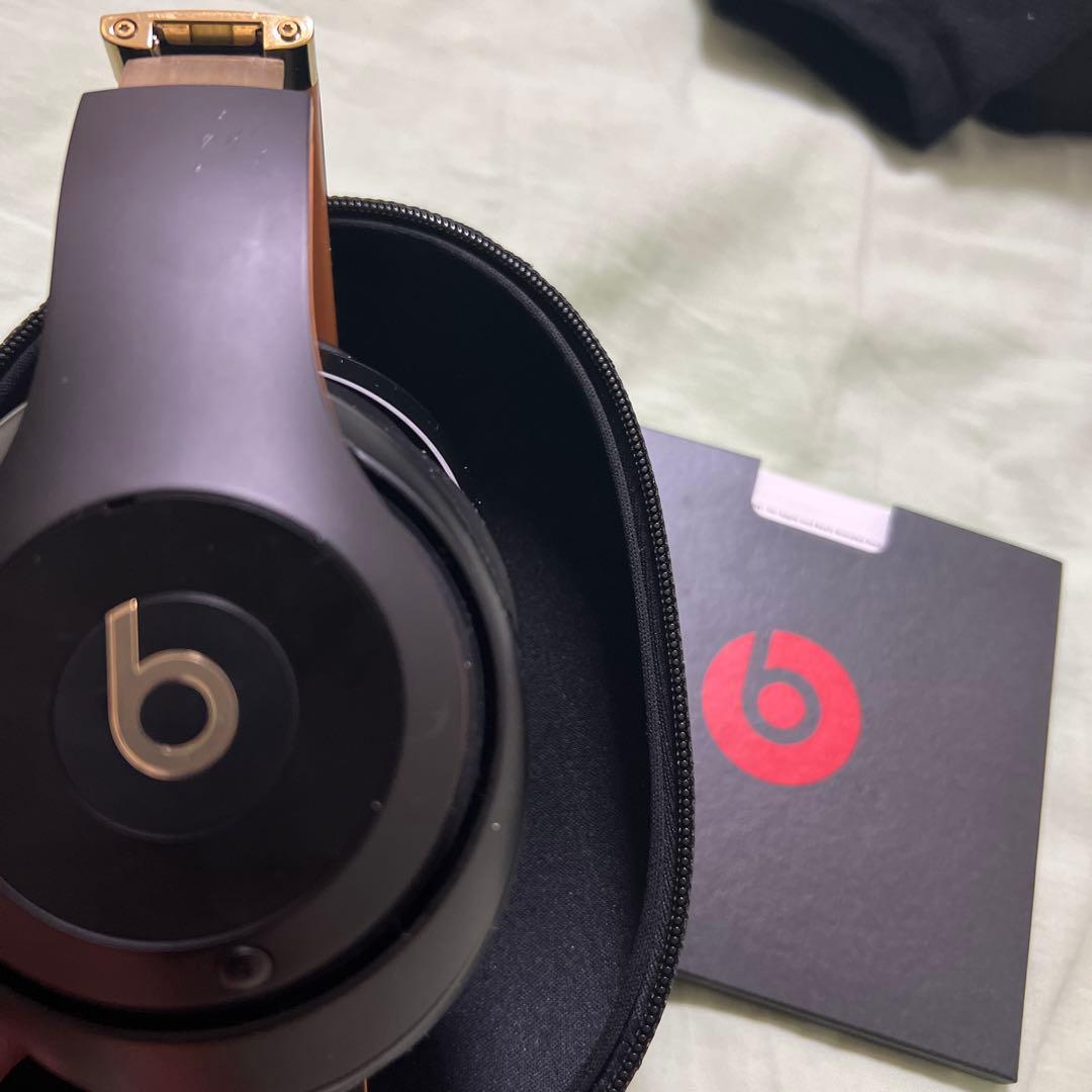 Beats ワイヤレスヘッドホン ブラック/ブラウン