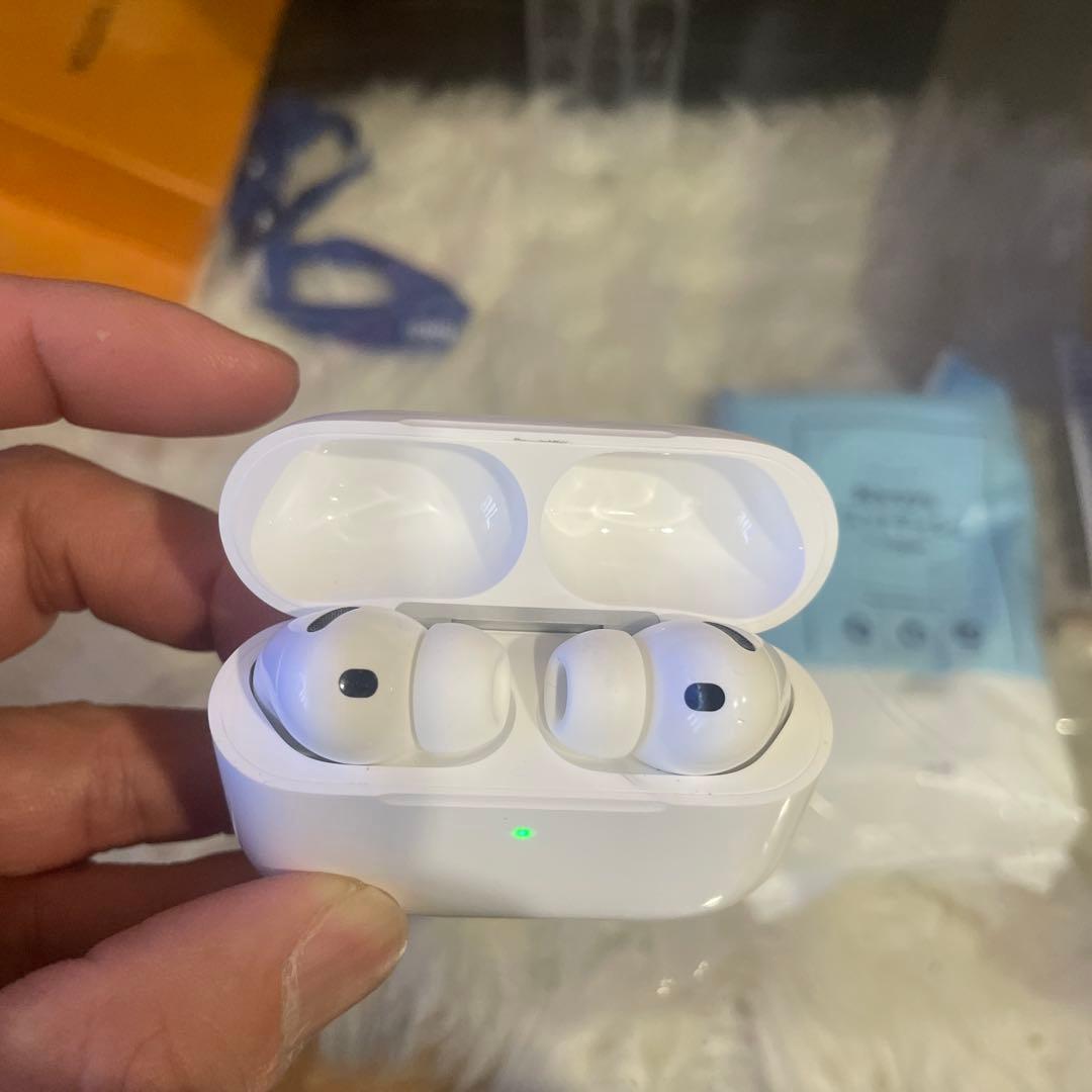 AirPods 本体 充電ケース付き　箱無し